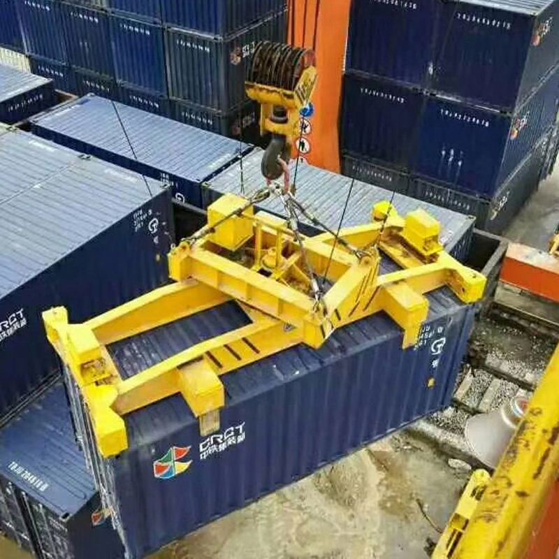 ClC01 Handling Containers And Oversized Loads Straddle Carrier